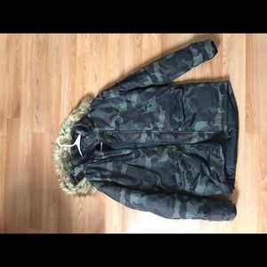 Bershka jacket with fur used but Great condition